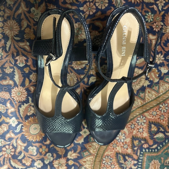 Like new GIANNI BINI Emmalyn LUX BLUE
Heels. Size 8. T-strap. Show no wear! - Picture 2 of 9